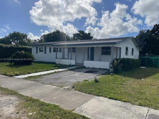 15602 SW 297th St, Homestead, FL 33033