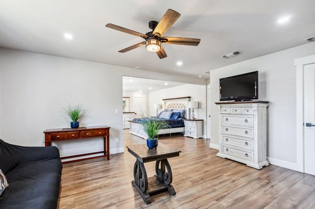 4341 W Dakota Avenue, Fresno, CA 93722