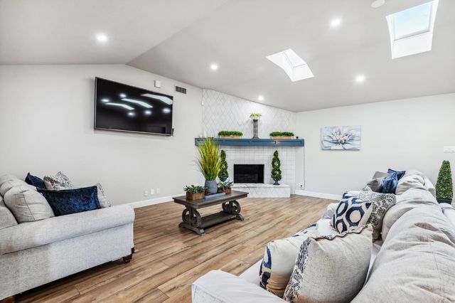 4341 W Dakota Avenue, Fresno, CA 93722