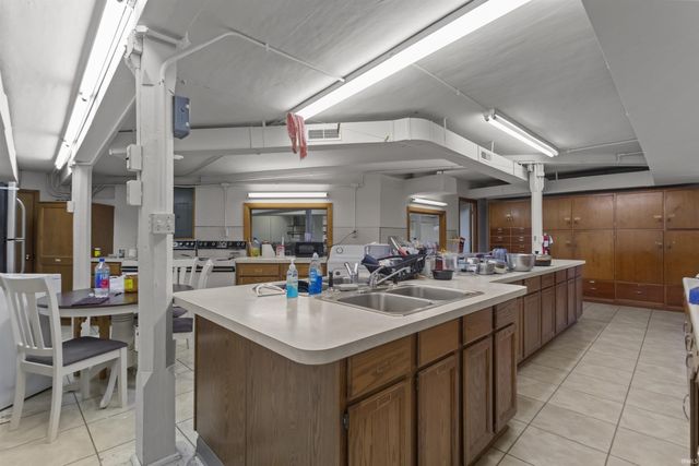 1007 S Michigan Street, Burlington, IN 46915