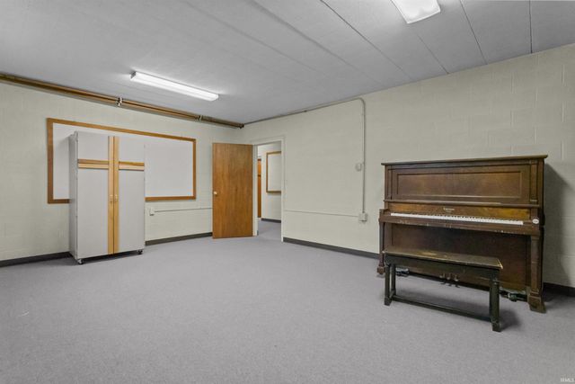 1007 S Michigan Street, Burlington, IN 46915