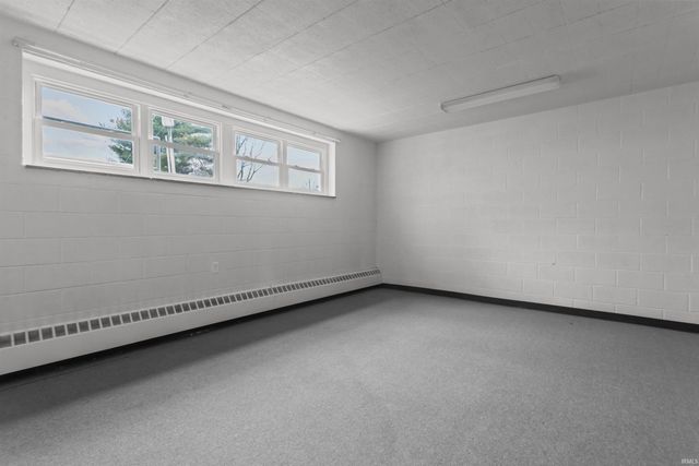 1007 S Michigan Street, Burlington, IN 46915