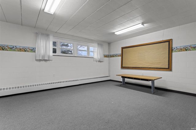 1007 S Michigan Street, Burlington, IN 46915