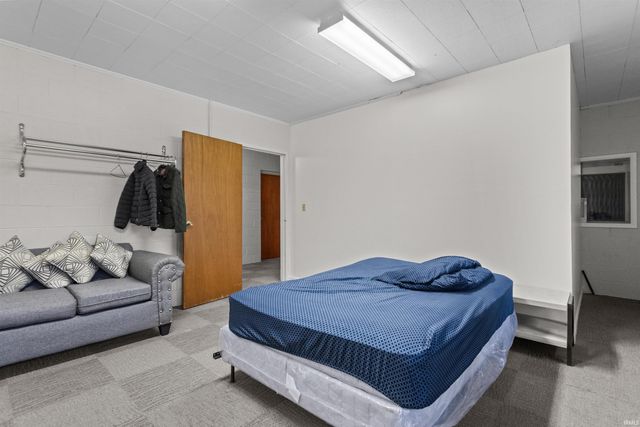 1007 S Michigan Street, Burlington, IN 46915