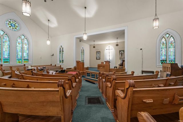 1007 S Michigan Street, Burlington, IN 46915