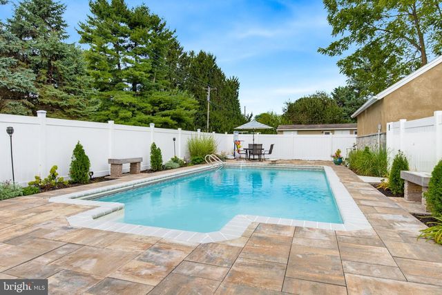 108 COLEBROOK RD, Elizabethtown, PA 17022