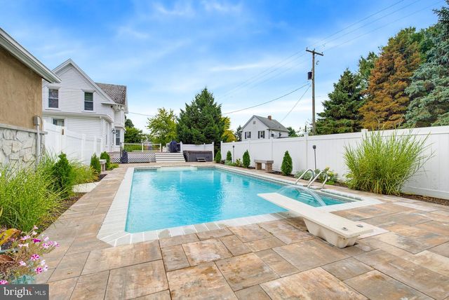 108 COLEBROOK RD, Elizabethtown, PA 17022