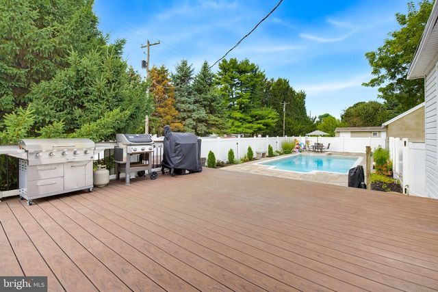108 COLEBROOK RD, Elizabethtown, PA 17022