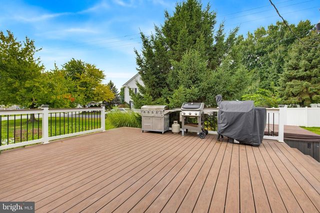 108 COLEBROOK RD, Elizabethtown, PA 17022