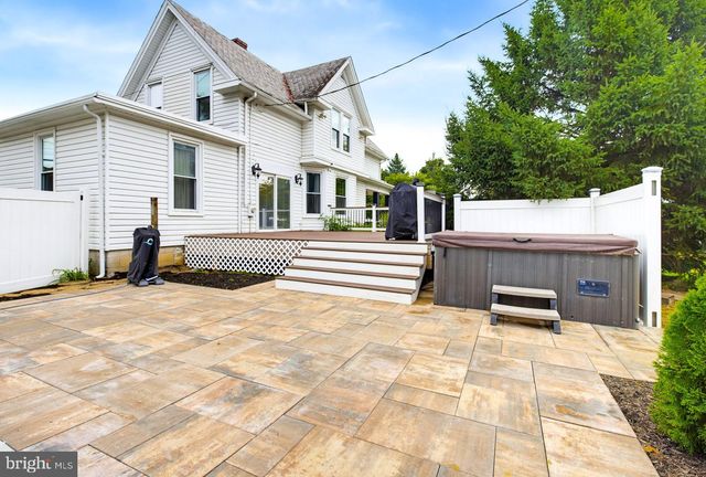 108 COLEBROOK RD, Elizabethtown, PA 17022