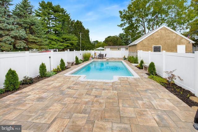 108 COLEBROOK RD, Elizabethtown, PA 17022