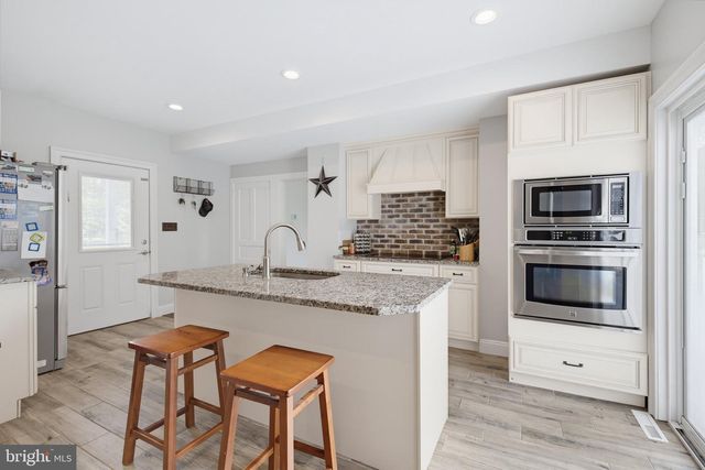 108 COLEBROOK RD, Elizabethtown, PA 17022
