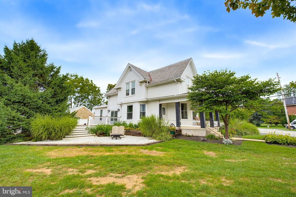 108 COLEBROOK RD, Elizabethtown, PA 17022
