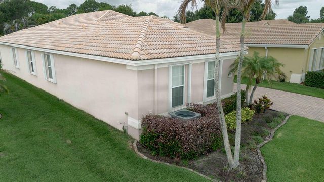 4376 NW Oakbrook Circle, Jensen Beach, FL 34957