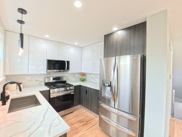 3929 N Oleander Avenue, Chicago, IL 60634