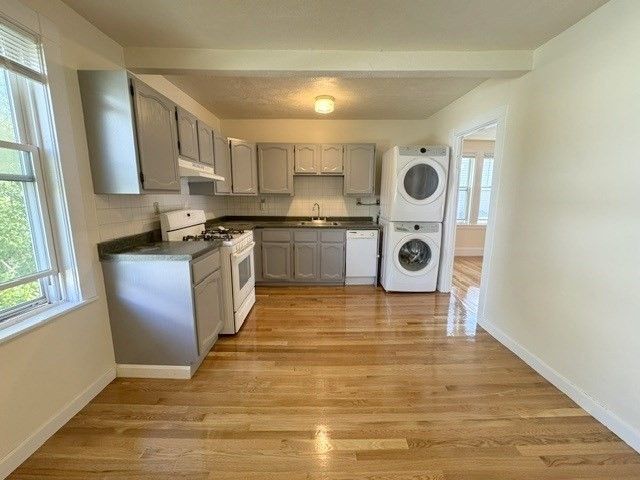 29 Newcastle Rd 2, Boston, MA 02135