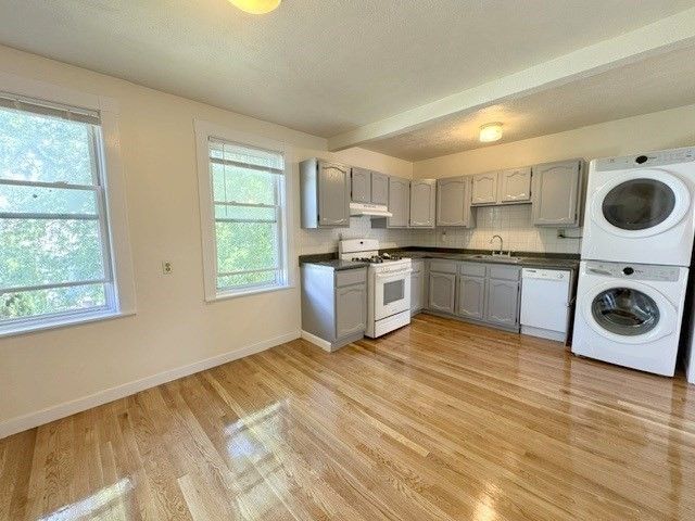 29 Newcastle Rd 2, Boston, MA 02135