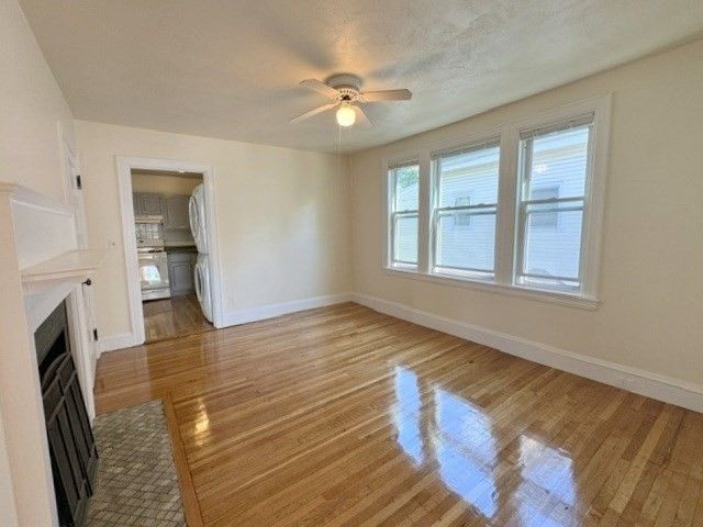 29 Newcastle Rd 2, Boston, MA 02135