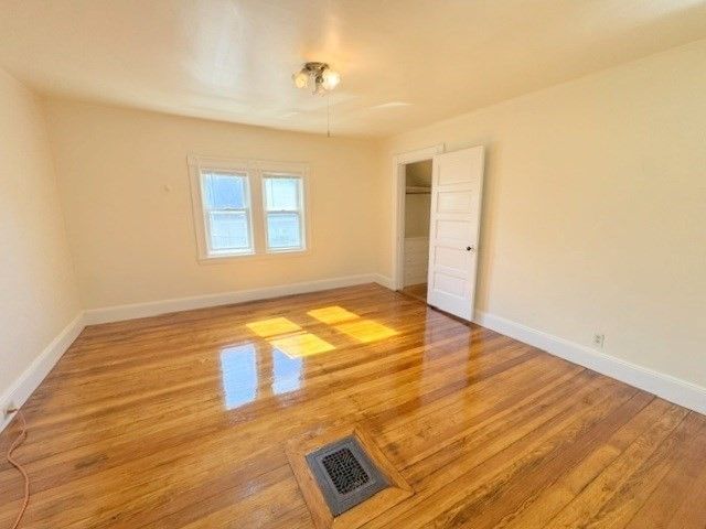 29 Newcastle Rd 2, Boston, MA 02135