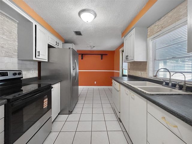 2006 CRICKET LANE, Valrico, FL 33594