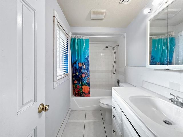 2006 CRICKET LANE, Valrico, FL 33594