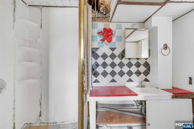 439 Bergen Boulevard, Palisades Park, NJ 07650