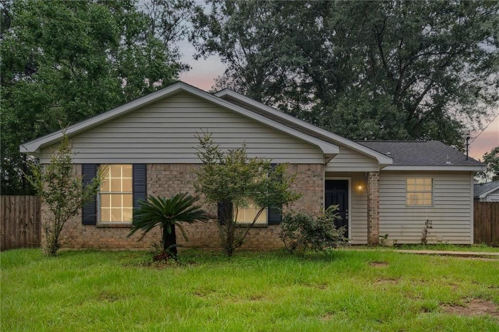 9711 Royal Woods Drive N, Mobile, AL 36608 — exterior