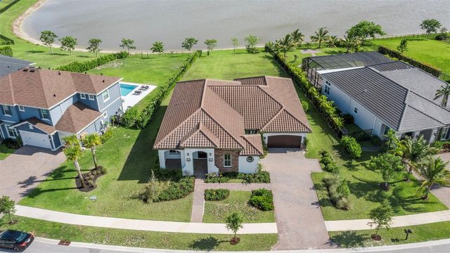 935 Hookline Circle, Loxahatchee, FL 33470