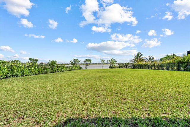 935 Hookline Circle, Loxahatchee, FL 33470