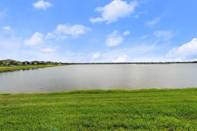 935 Hookline Circle, Loxahatchee, FL 33470