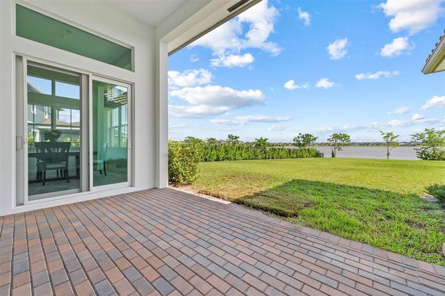 935 Hookline Circle, Loxahatchee, FL 33470
