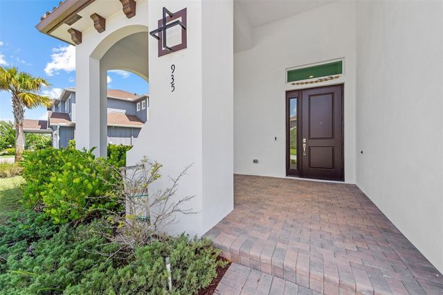 935 Hookline Circle, Loxahatchee, FL 33470