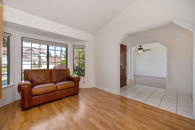 5408 E Brook Way, Elk Grove, CA 95758