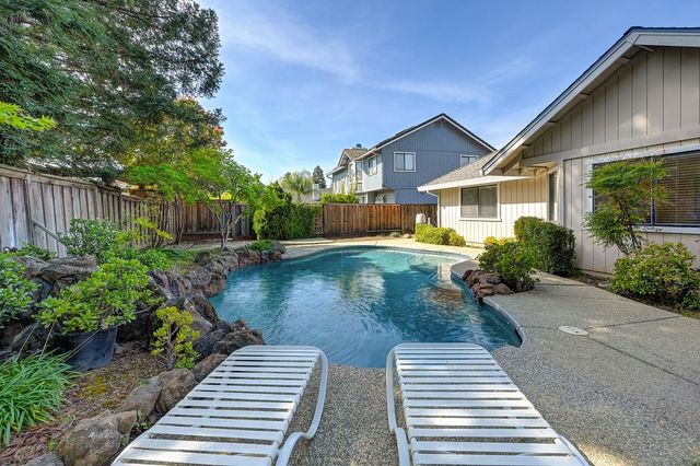 5408 E Brook Way, Elk Grove, CA 95758