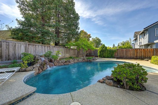 5408 E Brook Way, Elk Grove, CA 95758