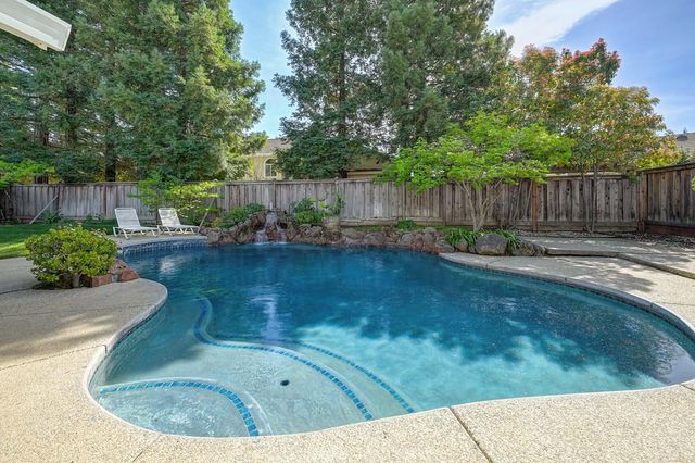 5408 E Brook Way, Elk Grove, CA 95758
