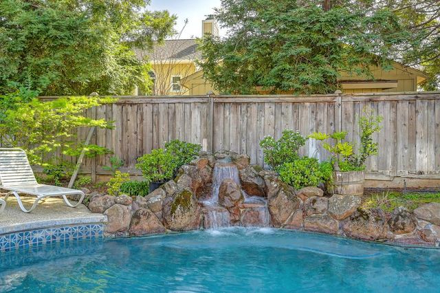 5408 E Brook Way, Elk Grove, CA 95758