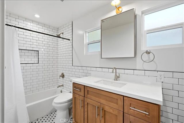 1219 Hoover Street B, Los Angeles, CA 90029