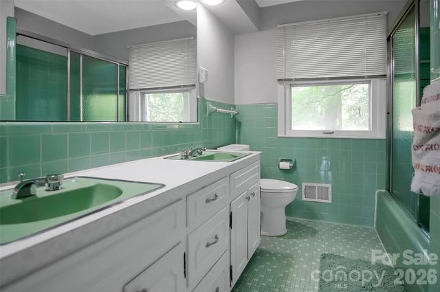808 Old Mt Holly Road, Stanley, NC 28164
