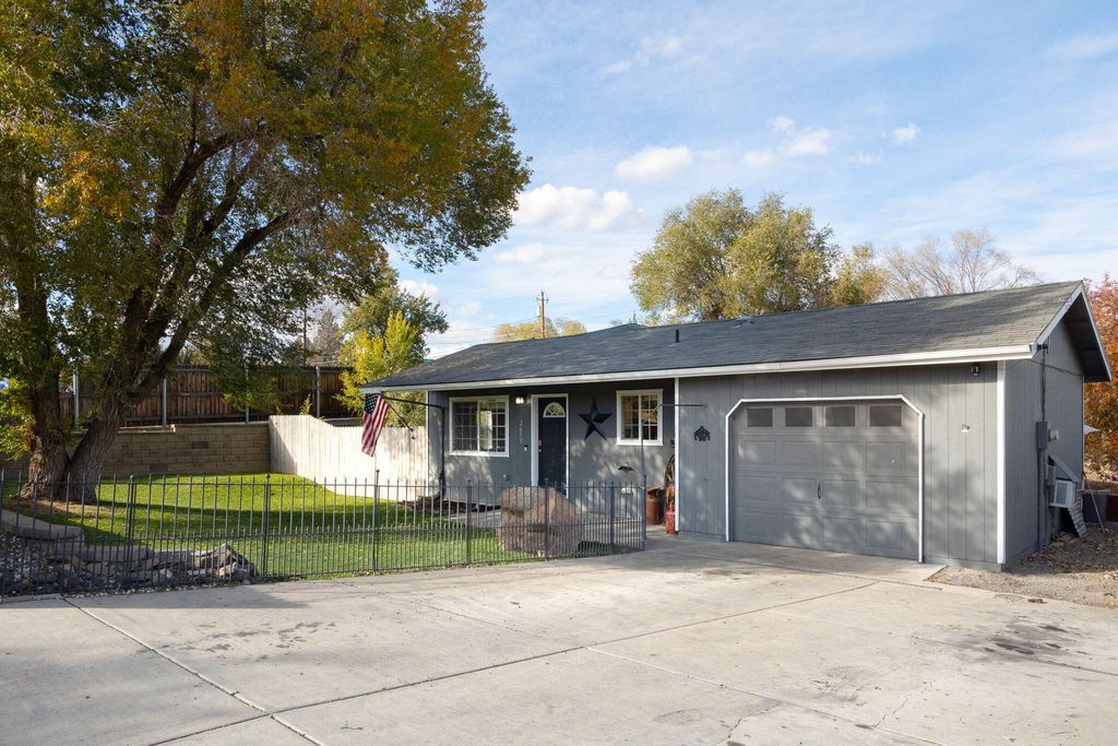 2651 SW Glacier Avenue, Redmond, OR 97756