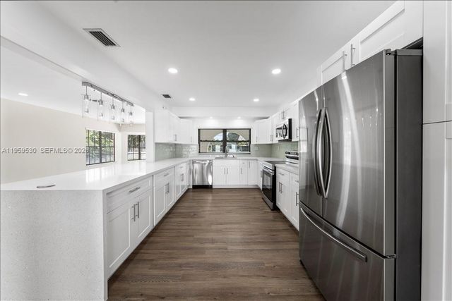 7705 SW 66th St 0, South Miami, FL 33143