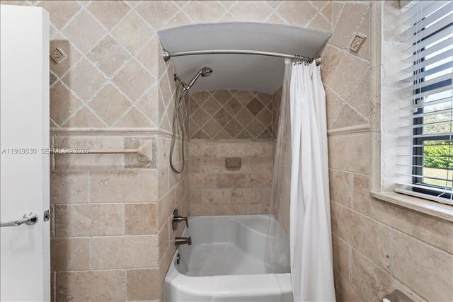 7705 SW 66th St 0, South Miami, FL 33143