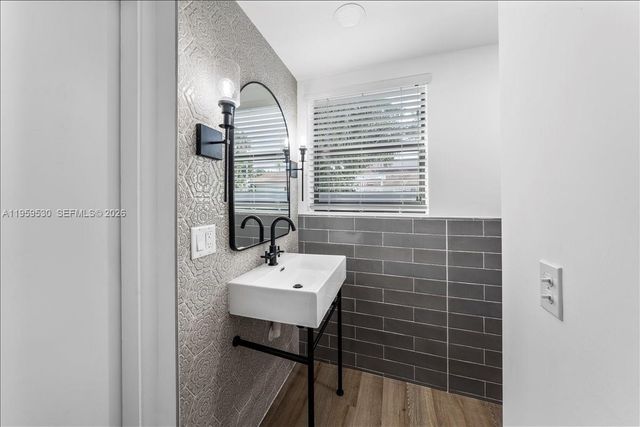 7705 SW 66th St 0, South Miami, FL 33143