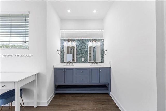 7705 SW 66th St 0, South Miami, FL 33143