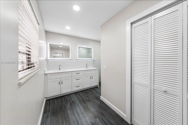 7705 SW 66th St 0, South Miami, FL 33143