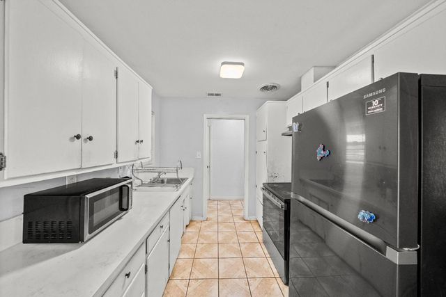 7550 21st St, Sacramento, CA 95822