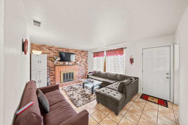 7550 21st St, Sacramento, CA 95822