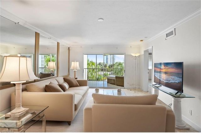 340 Horse Creek DR # 307, Naples, FL 34110