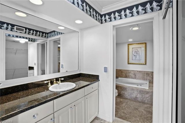 340 Horse Creek DR # 307, Naples, FL 34110