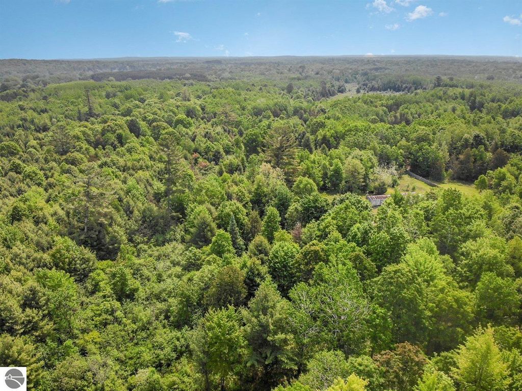 Image 13 of property listing at 2167 Strawberry Avenue, Lake, MI 48632